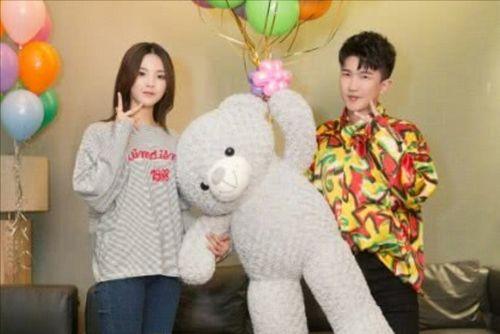 娱乐圈的员工吃瓜